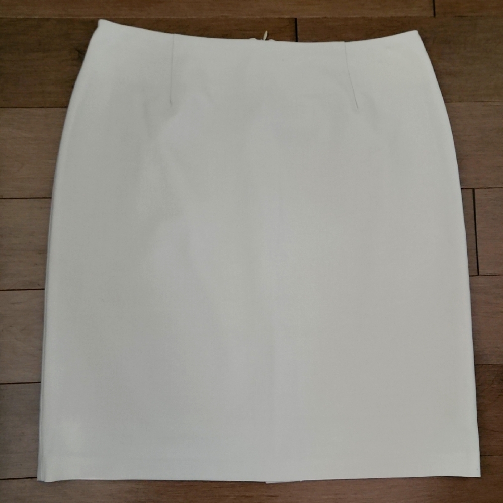 🇨🇦***Tribal Classic Cream Pencil Skirt / Made In Canada